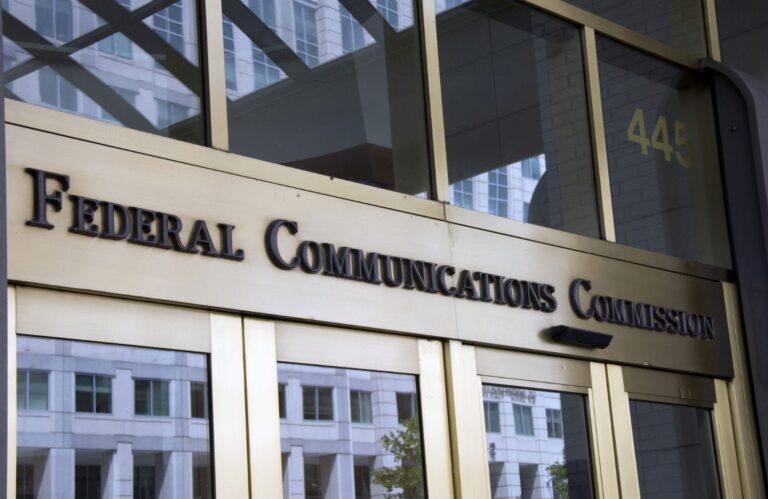 FCC: Auction Bidders Can Reveal Their Participation